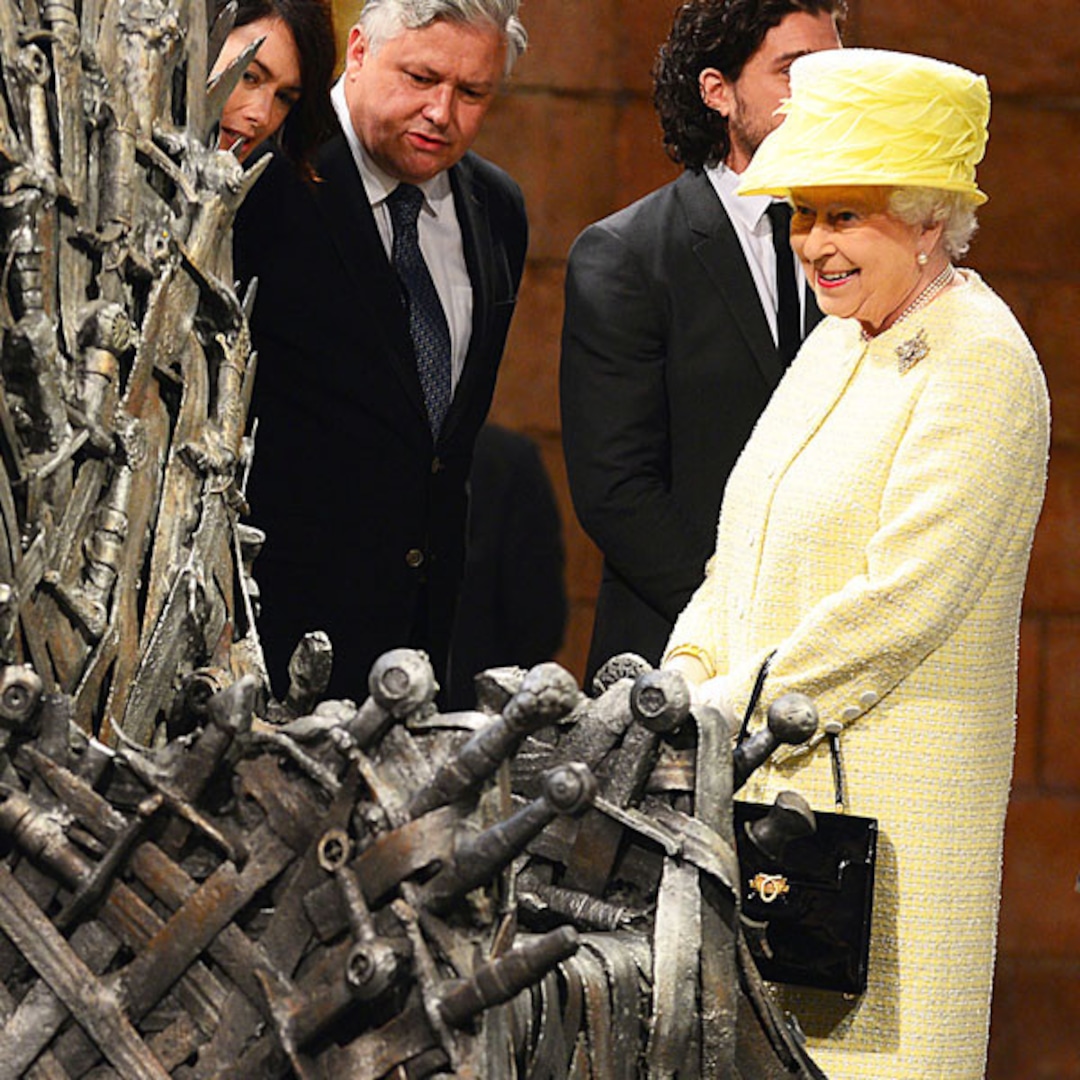 That Time Queen Elizabeth Met Jon Snow - E! Online